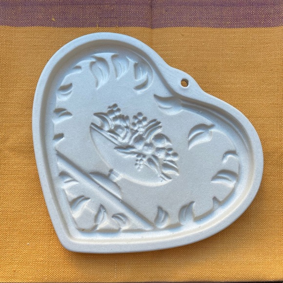 Pampered Chef Clay Cookie Mold 1999 Come To The Table Heart - Picture 5 of 5